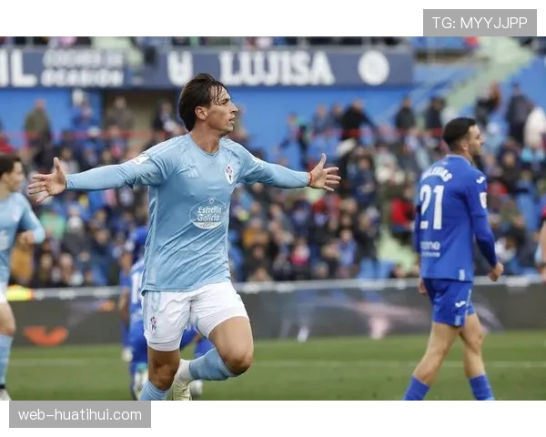 塞尔塔官方宣布与34岁边锋阿斯帕斯续约一年，其传中脚法获认可